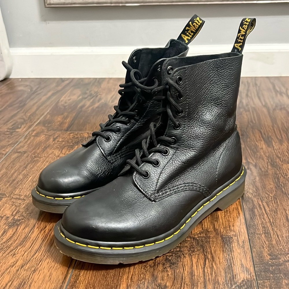 Dr. Martens 1460 Pascals